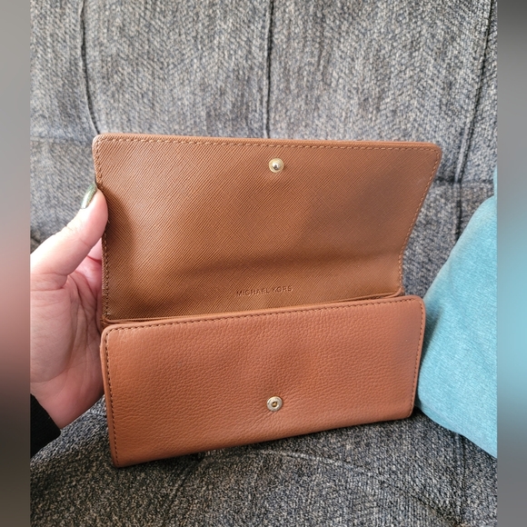 Michael Kors Fulton Leather Wallet - Picture 4 of 13